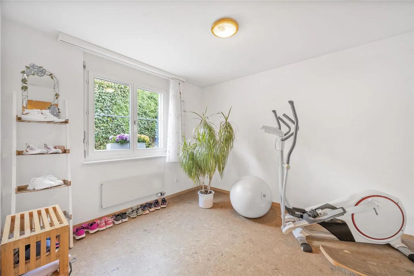 Family-Friendly Semi-Detached House in the Heart of the Village - Photo 4 of 8