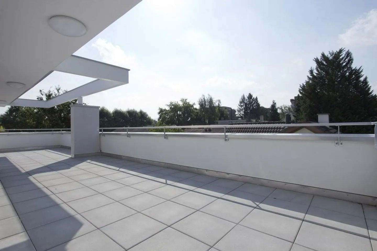 Sunny Penthouse with Large Terrace - Photo 5 of 12