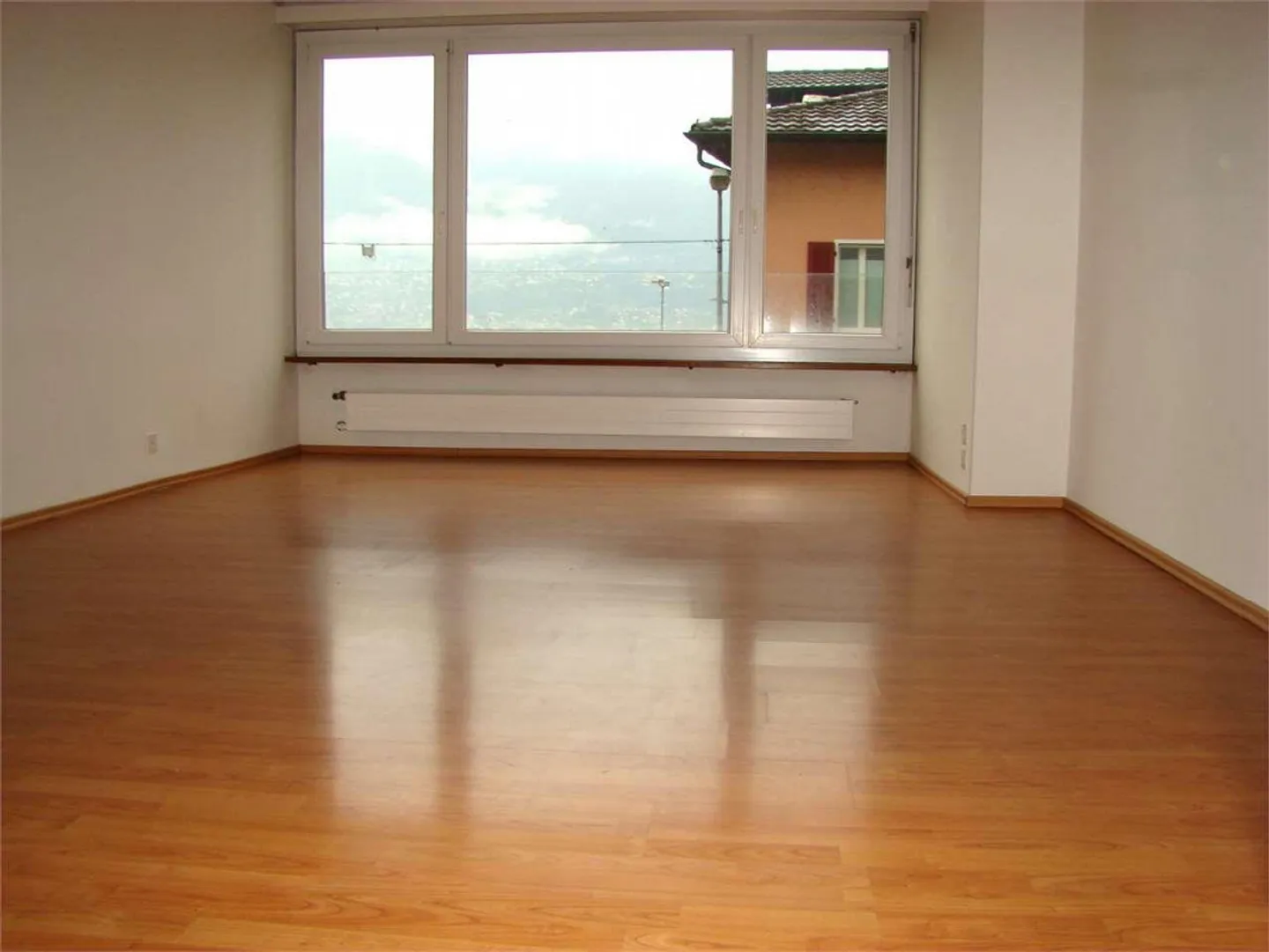 Appartamento spazioso con vista lago - Foto 1 di 13
