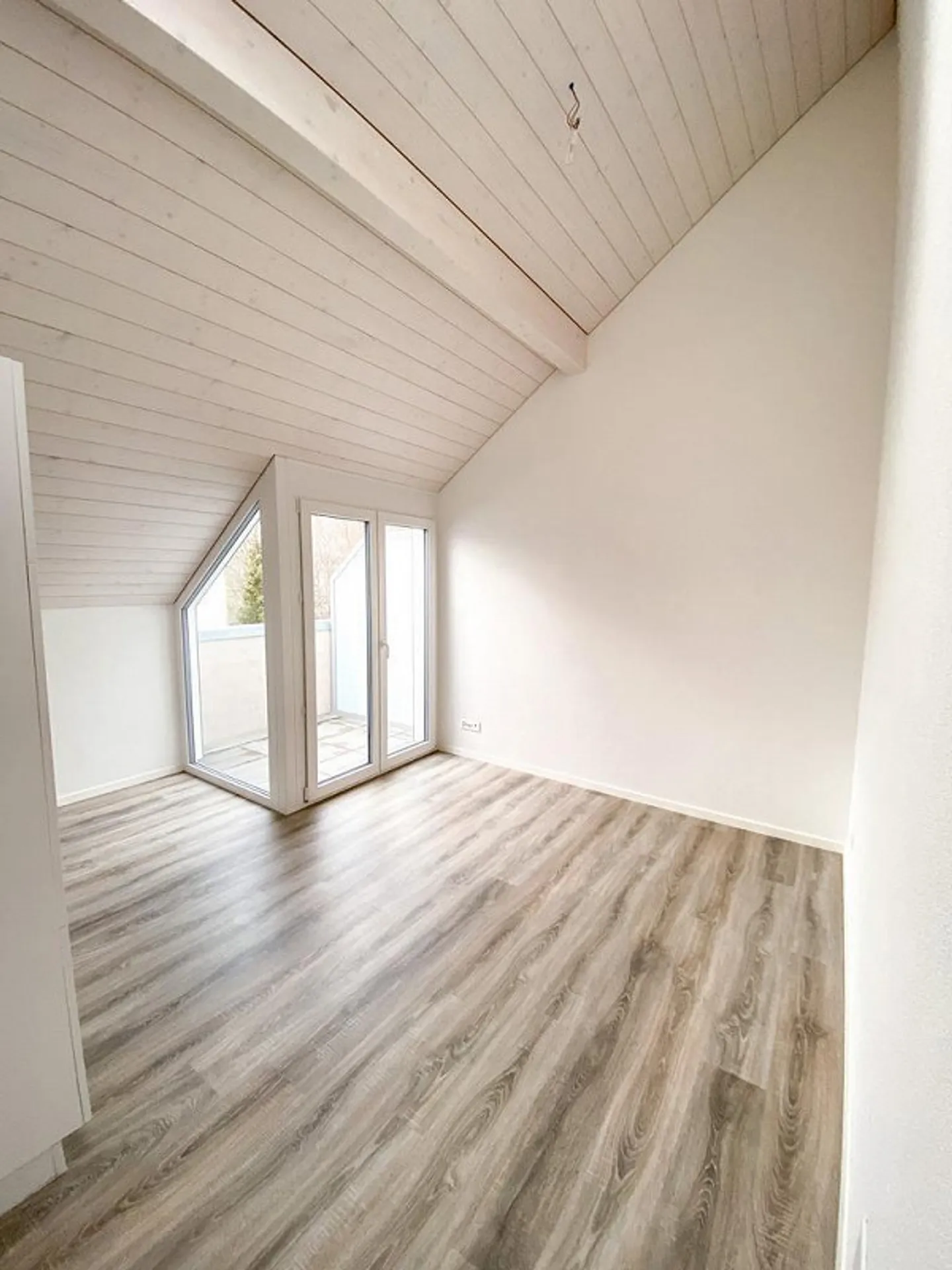Moderno appartamento mansardato 2.5 con balcone / Promozione affitto - Foto 3 di 7