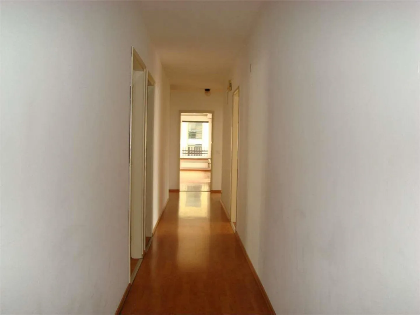 Appartamento spazioso con vista lago - Foto 4 di 13