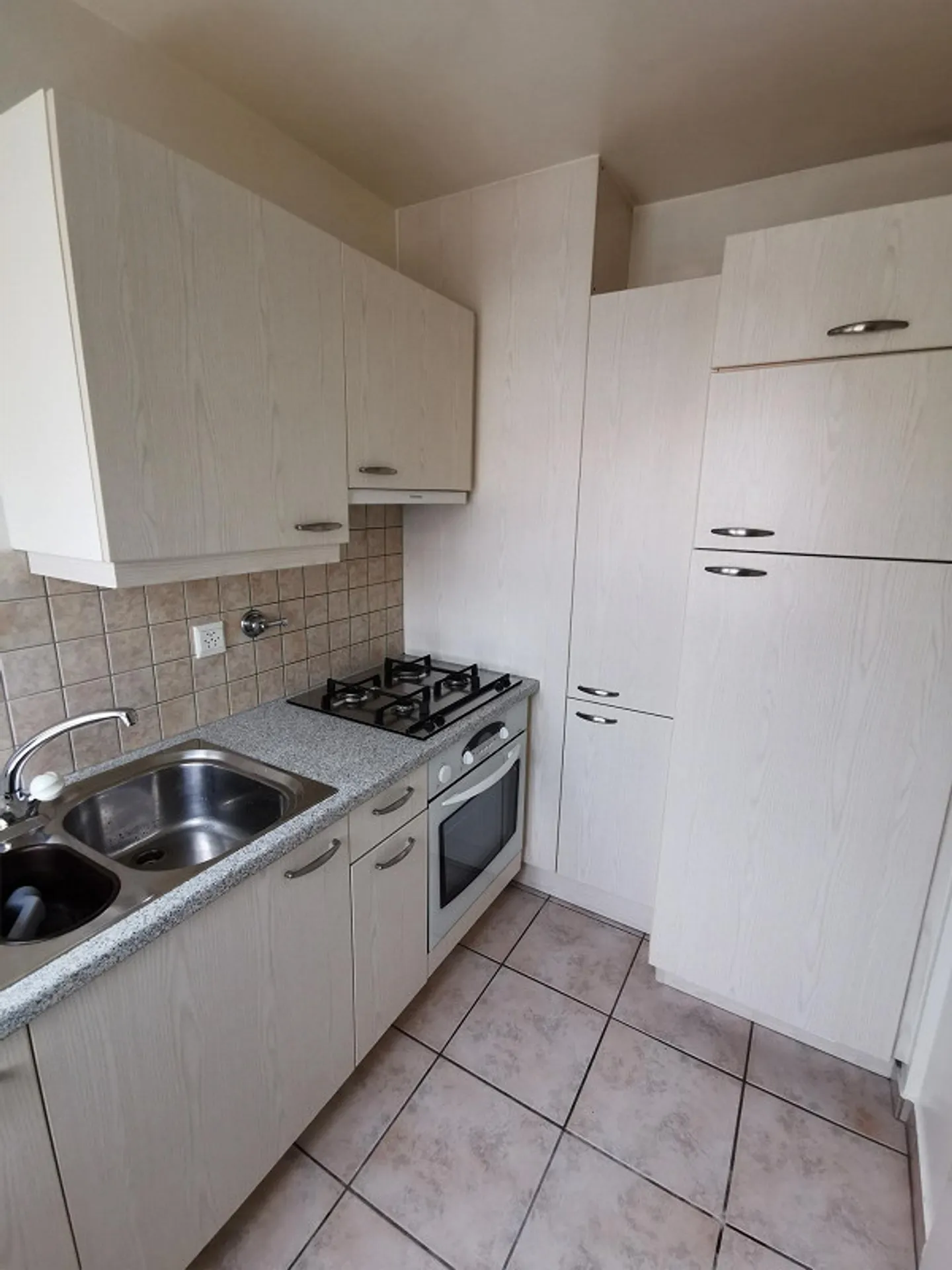 Quiet neighborhood - Photo 3 of 5