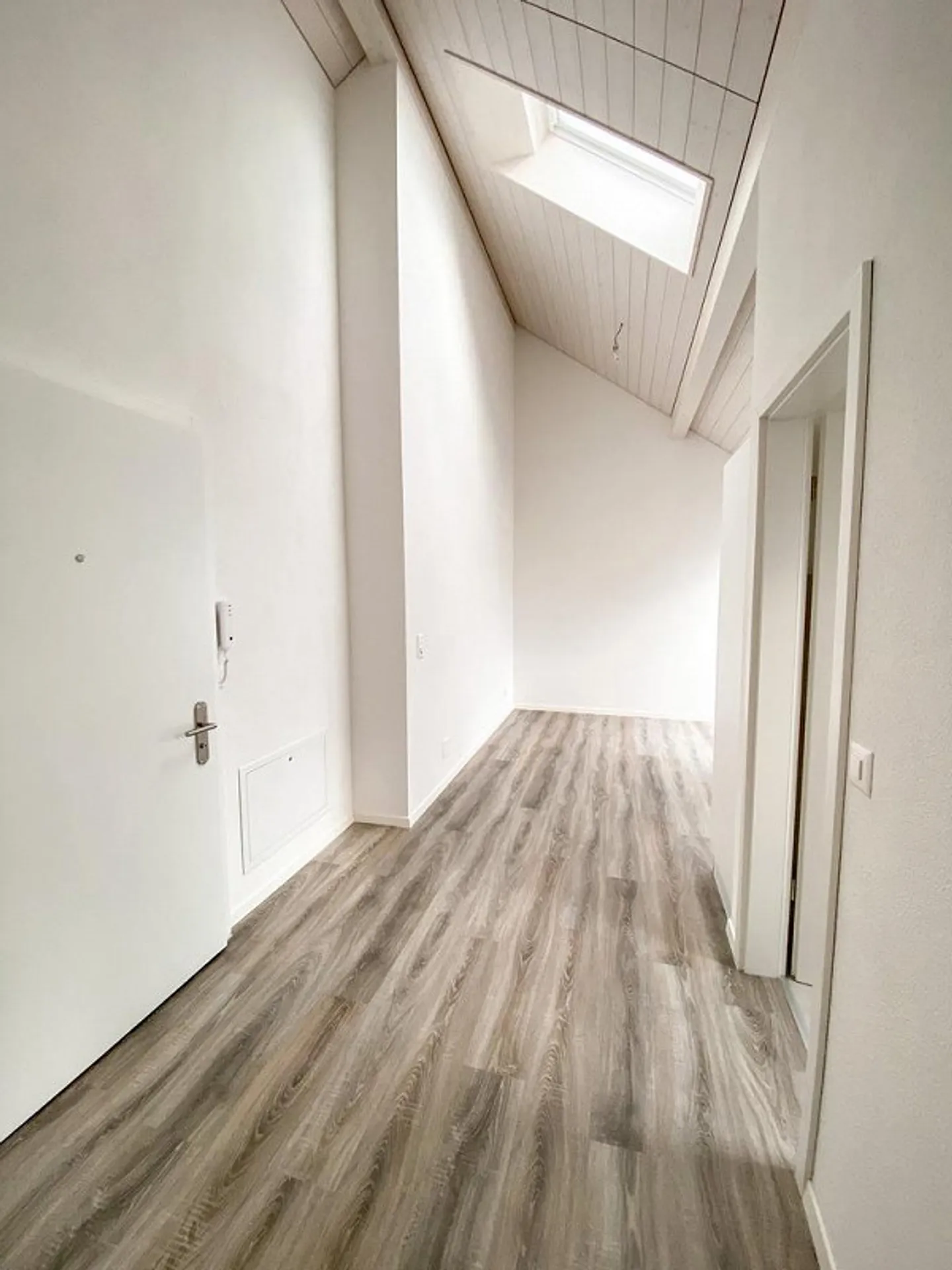 Moderno appartamento mansardato 2.5 con balcone / Promozione affitto - Foto 5 di 7