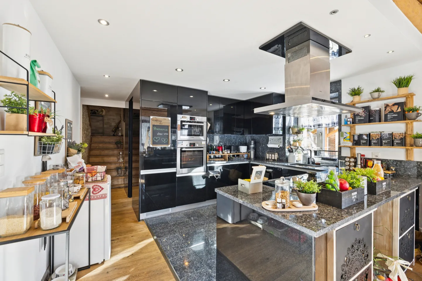 5.5-room "coup de coeur" apartment with 60m2 terrace - Photo 2 of 12