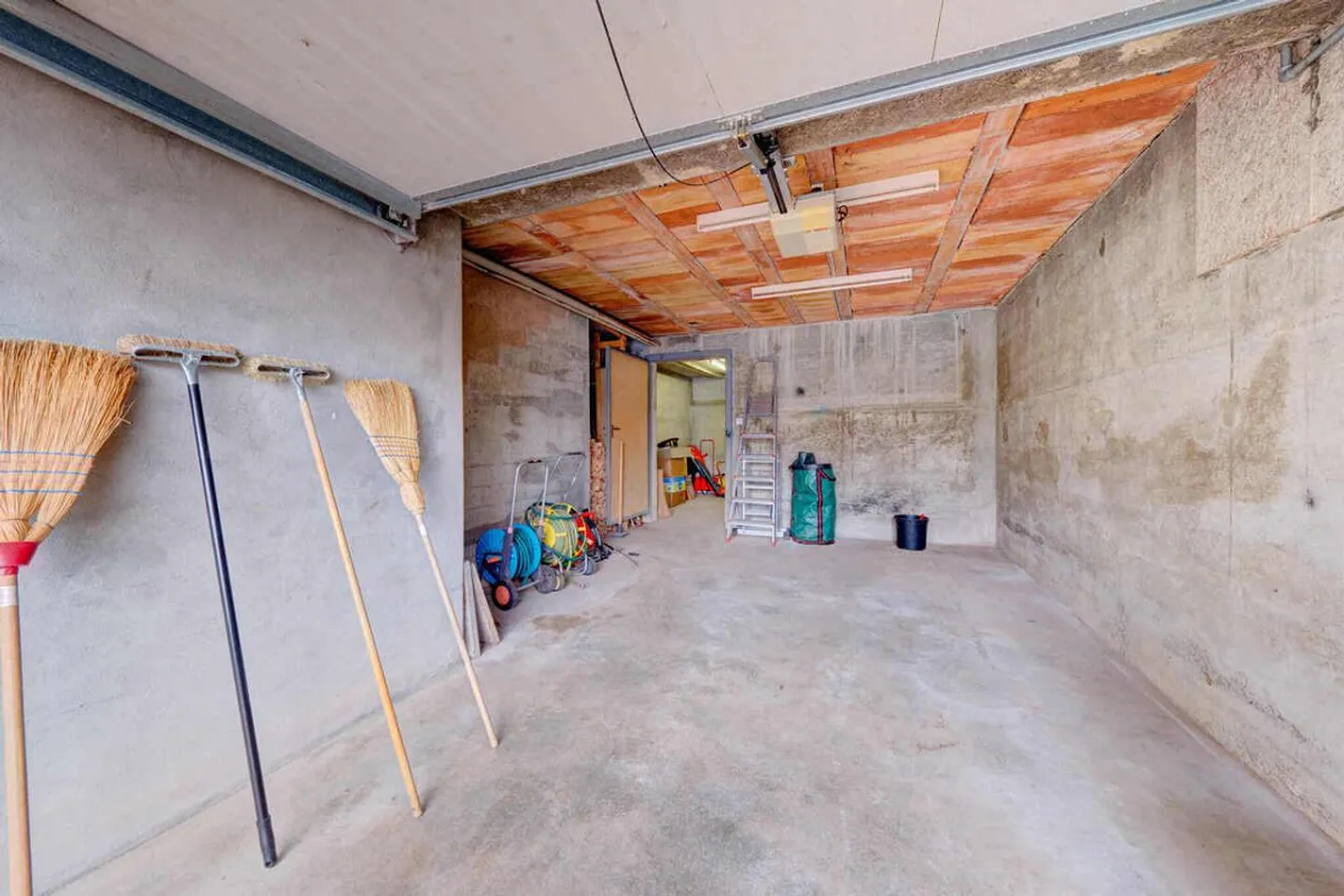 Propriété individuelle comme objet de rénovation ou parcelle de terrain à bâtir - Photo 23 sur 24