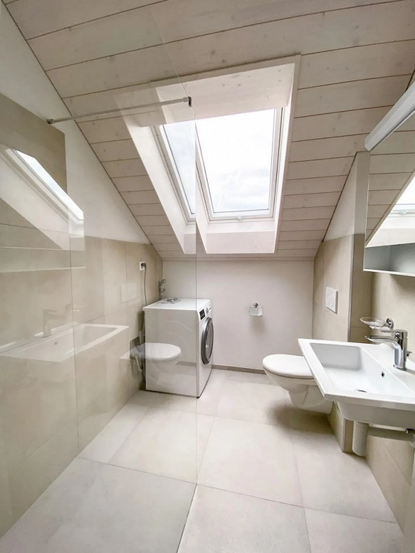 Moderno appartamento mansardato 2.5 con balcone / Promozione affitto - Foto 6 di 7