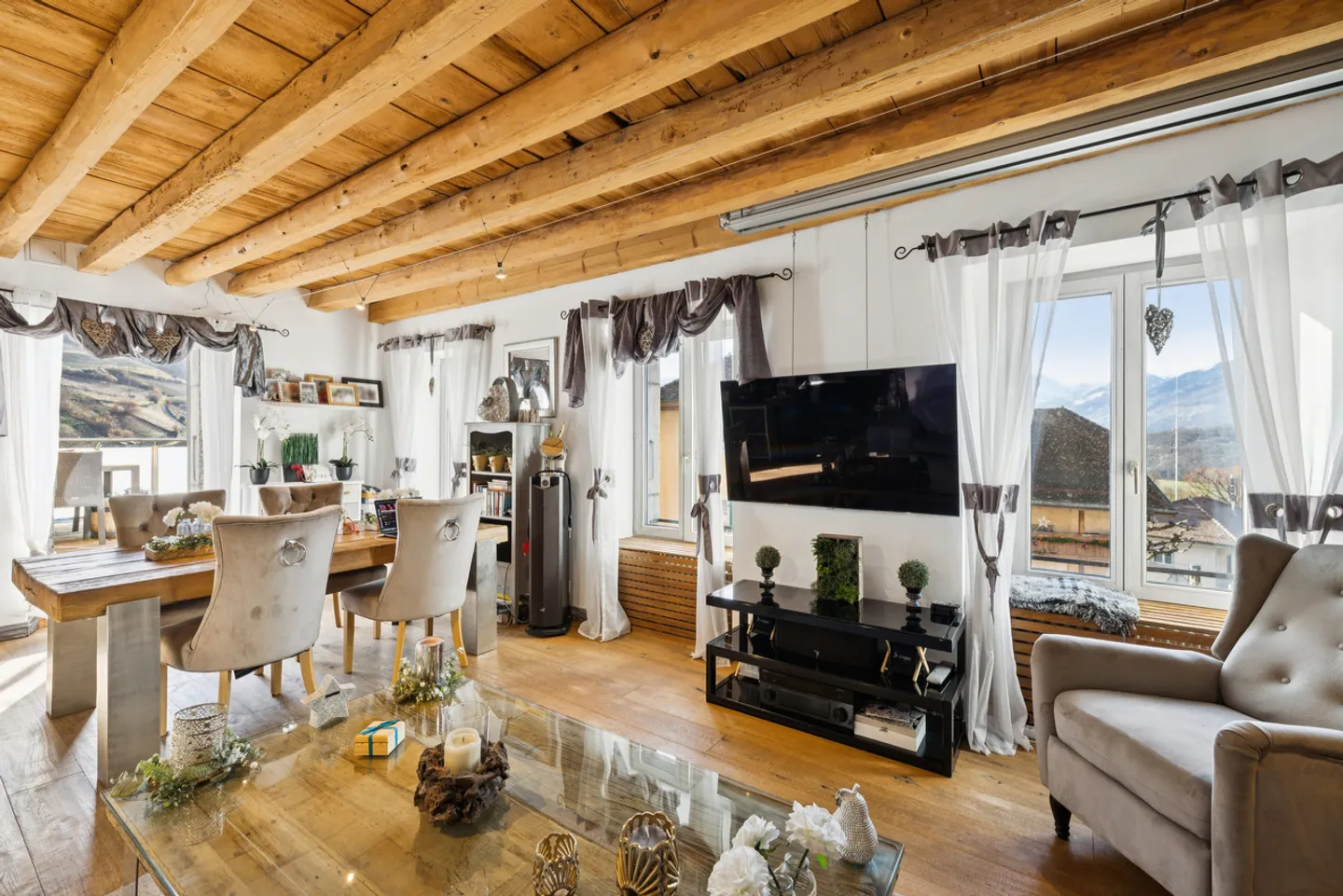 5.5-room "coup de coeur" apartment with 60m2 terrace - Photo 4 of 12