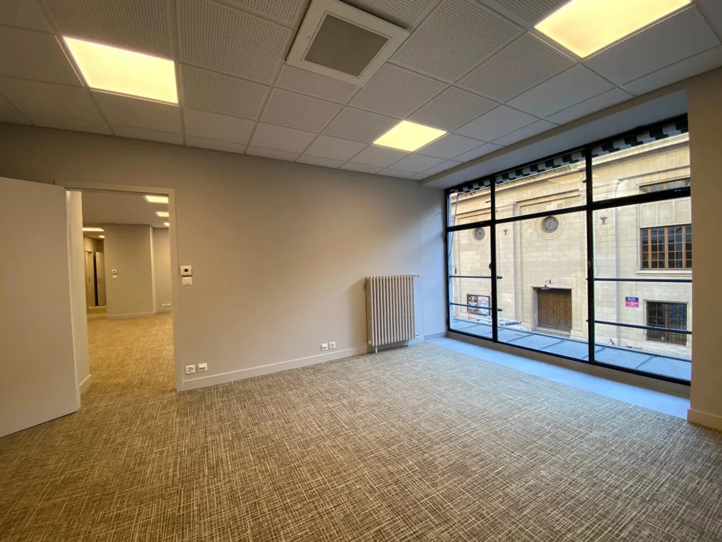 Bright offices in the hyper center - Photo 9 of 13