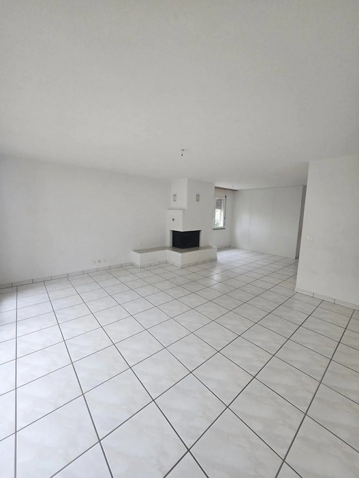 Appartamento duplex di 4.5 locali con giardino in affitto a Port - Foto 2 di 12