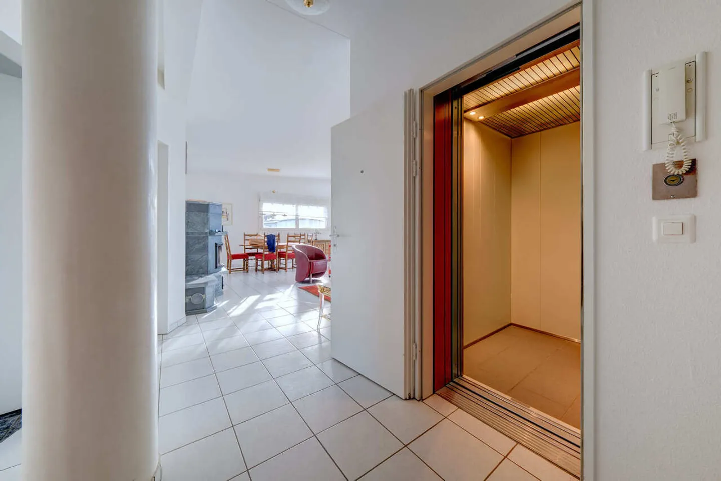 Penthouse with unobstructed views - Photo 5 of 12