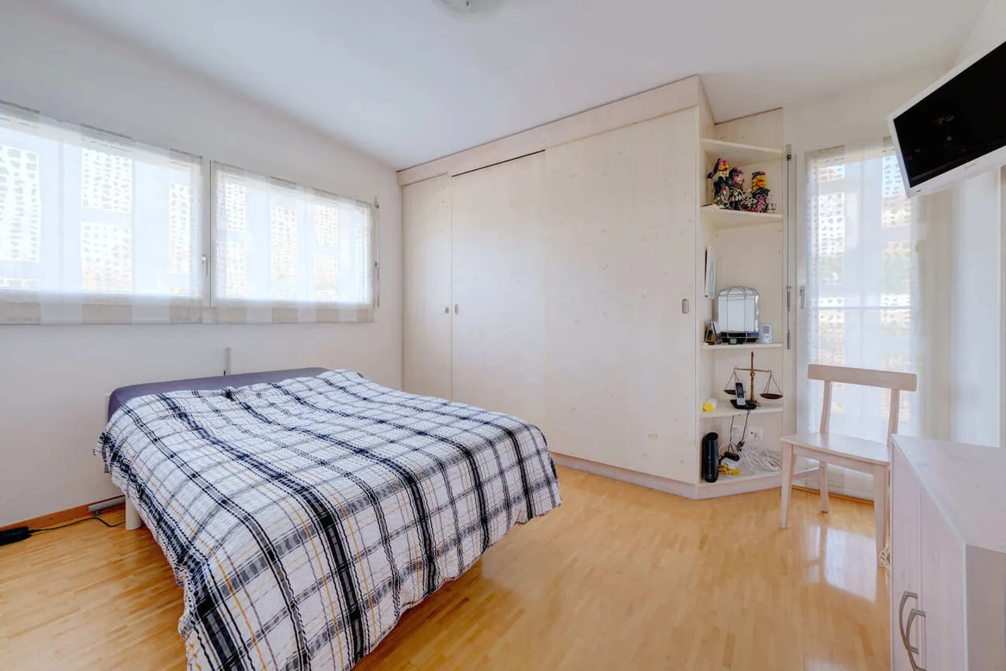 Penthouse with unobstructed views - Photo 6 of 12