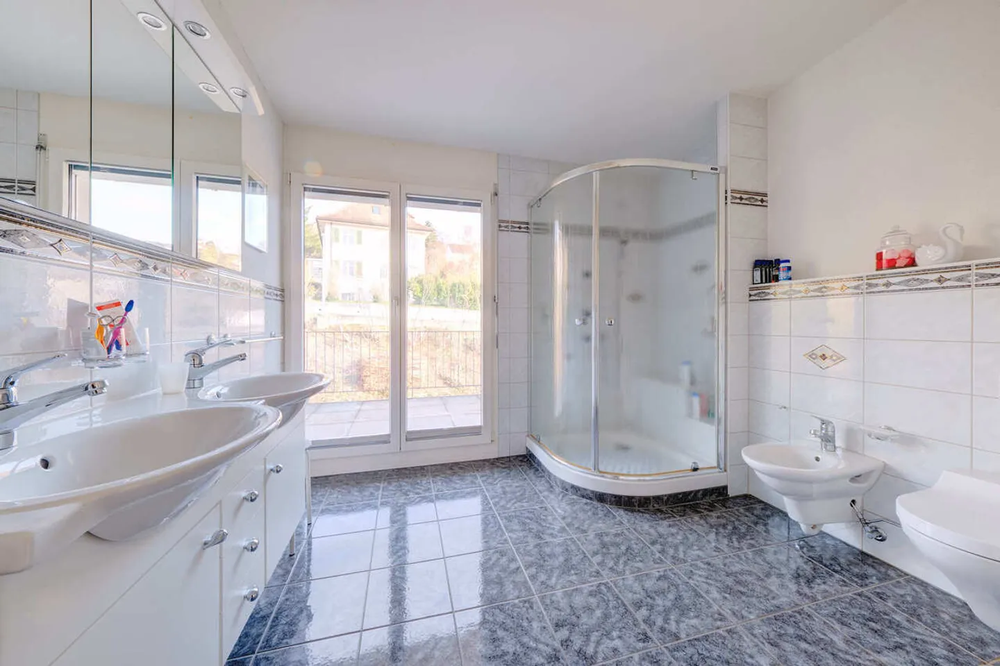 Penthouse with unobstructed views - Photo 9 of 12