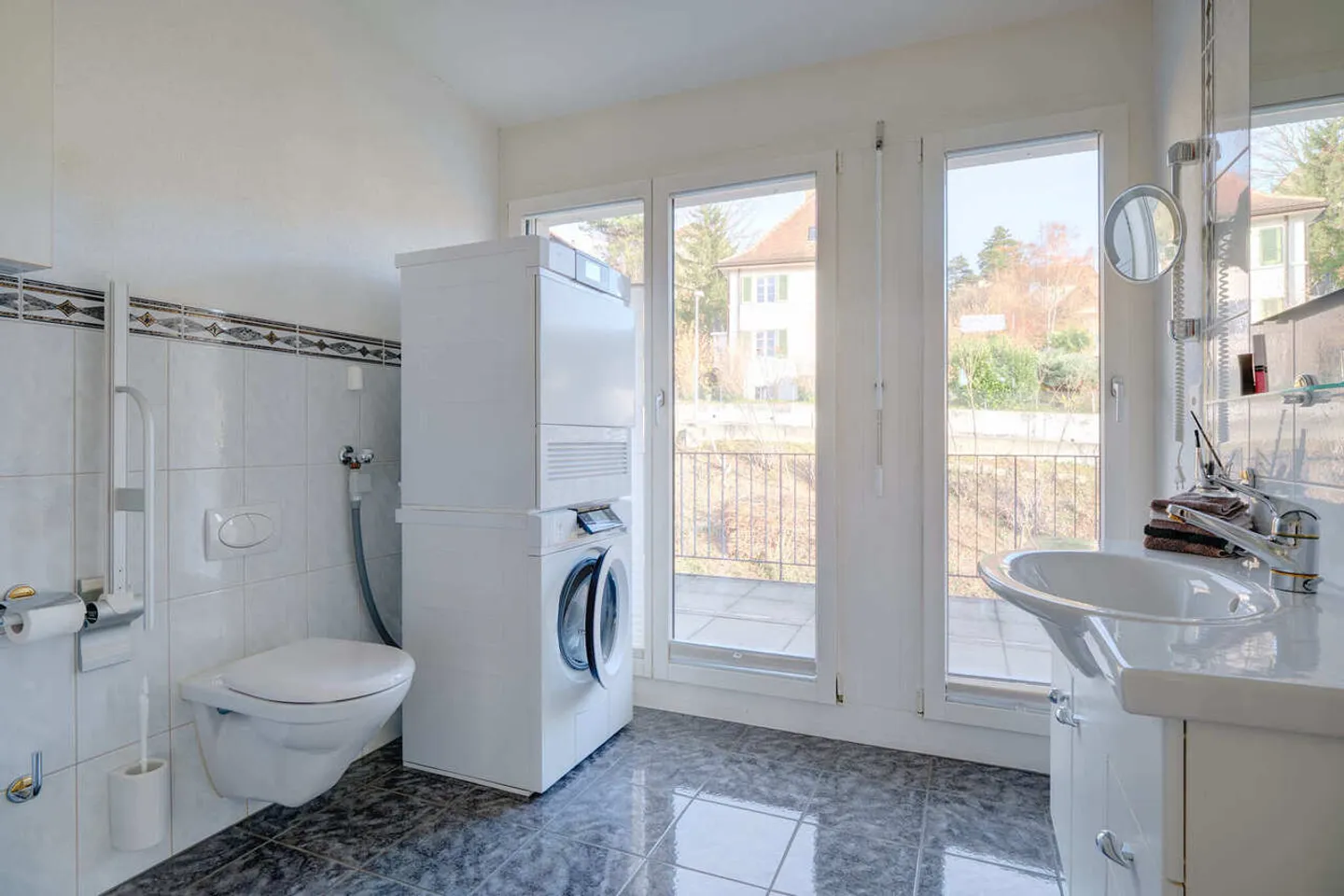 Penthouse with unobstructed views - Photo 10 of 12