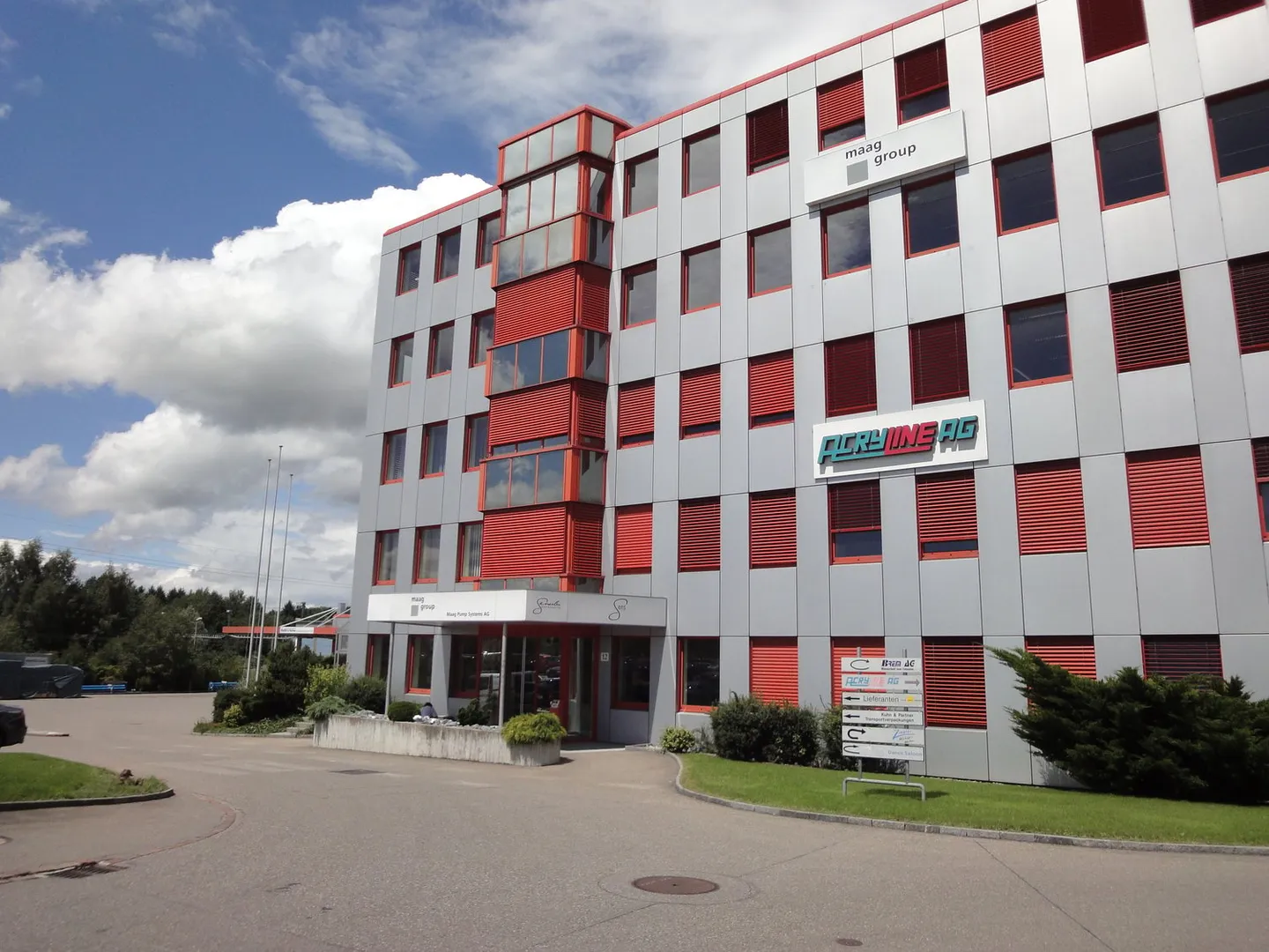 Rental of office spaces between 24 m2 and 122 m2 - Photo 1 of 4