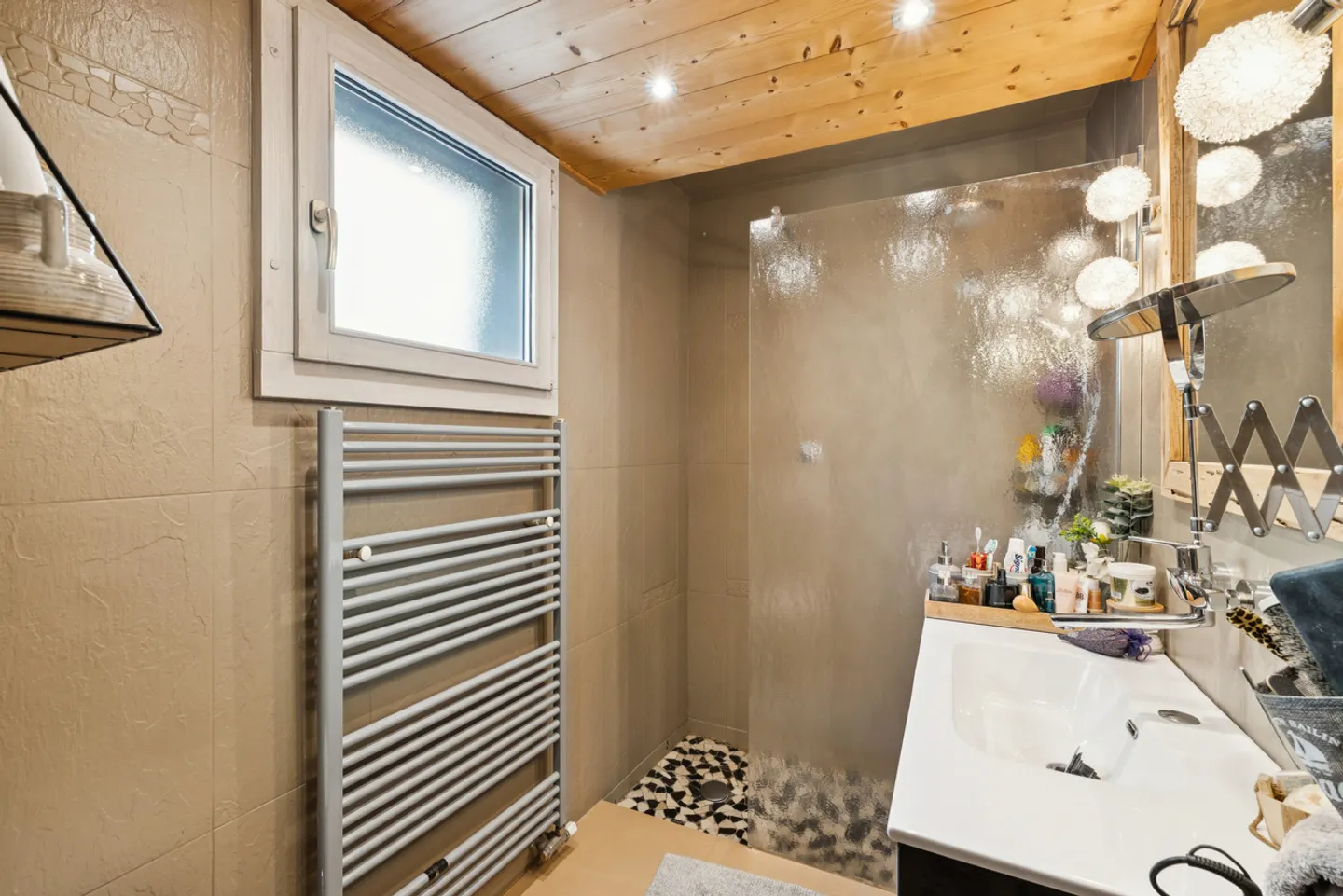 5.5-room "coup de coeur" apartment with 60m2 terrace - Photo 7 of 12