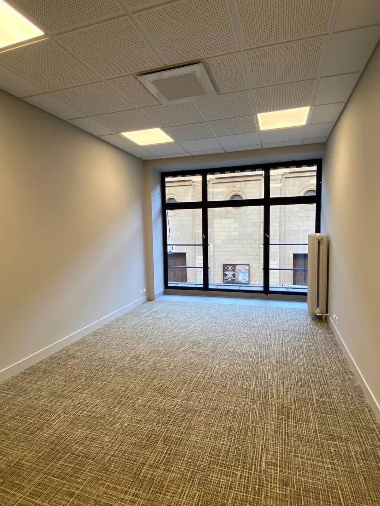 Bright offices in the hyper center - Photo 12 of 13