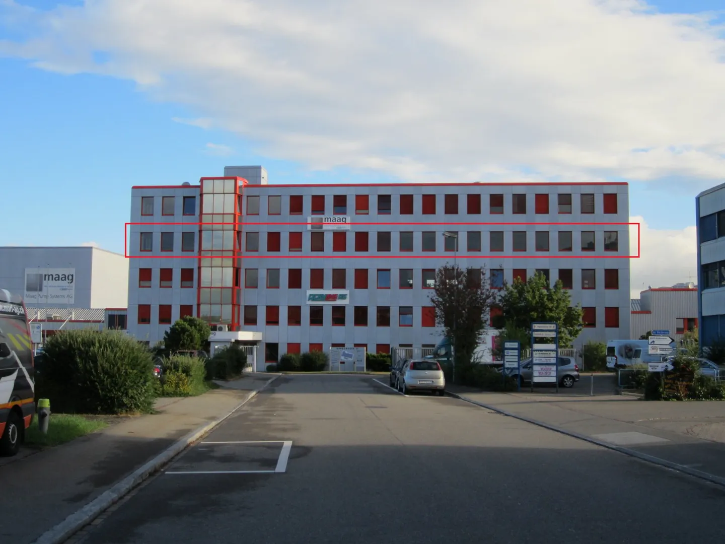 Rental of office spaces between 24 m2 and 122 m2 - Photo 2 of 4