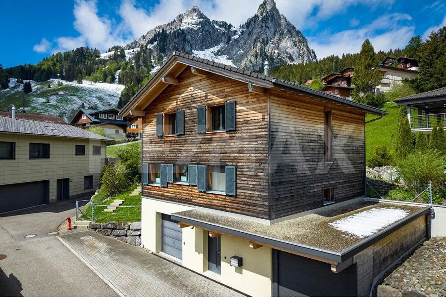Maison individuelle de 6,5 pièces avec jardin paradisiaque au pied des Mythen ! Brunni-Alpthal - Photo 1 sur 13