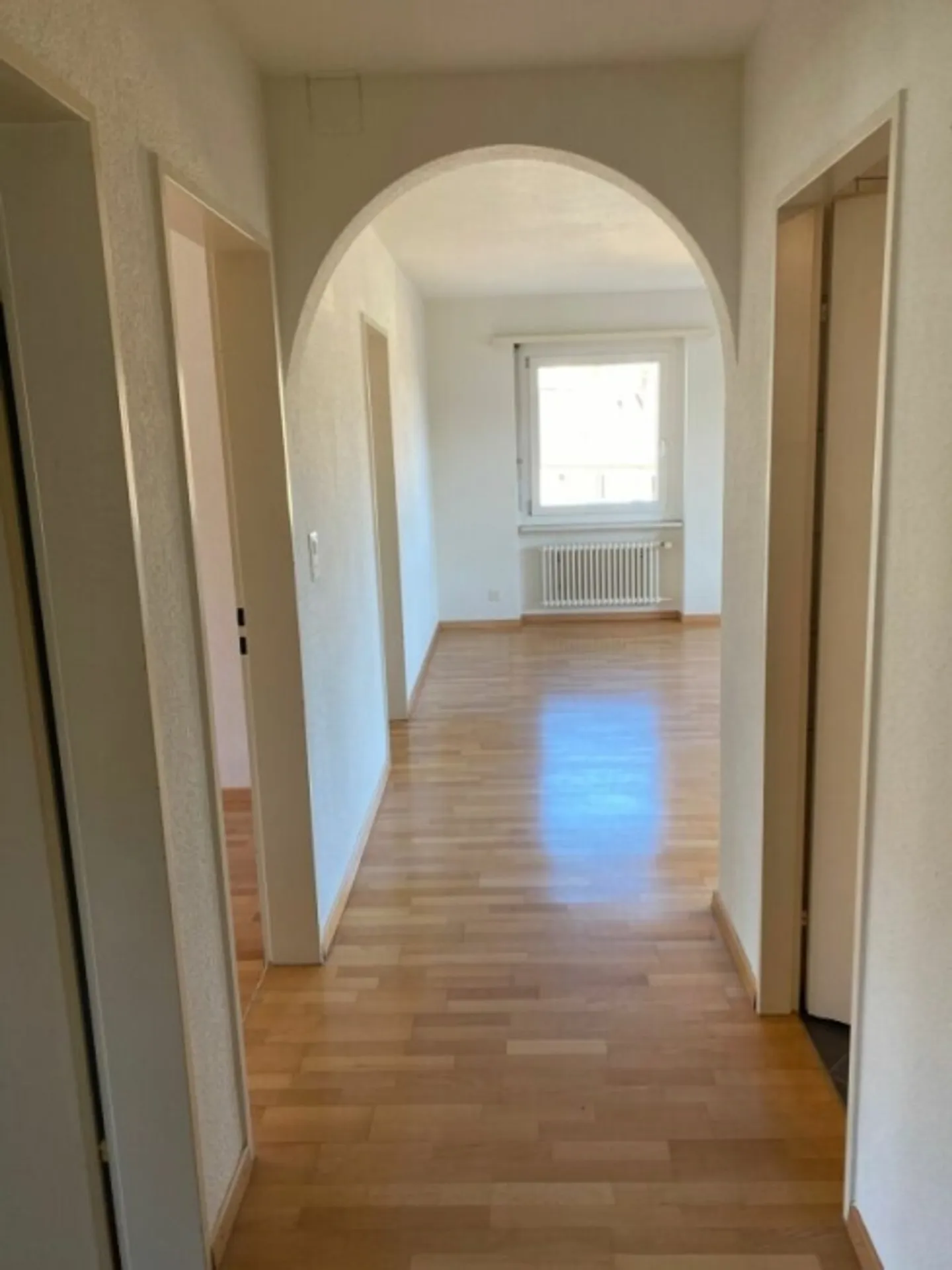 «Helle 4.5 Zimmer Wohnung mit sehr guten Anschlüssen» - Foto 1 von 8