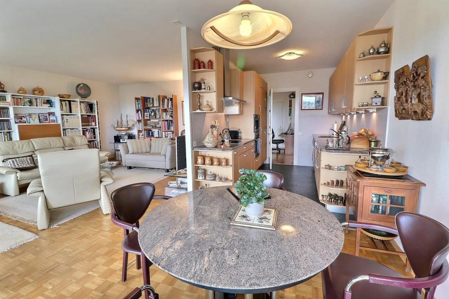 Superb apartment on a high floor with a pool in occupied life annuity without rent - Photo 2 of 16