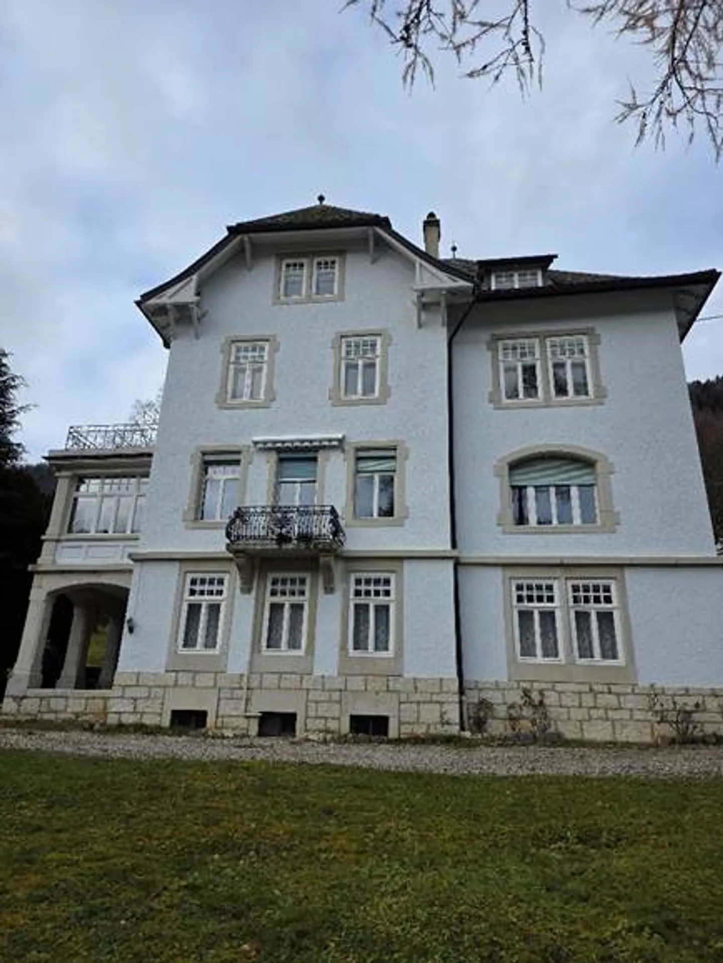 Maison de maître élégante à Sonvilier - Photo 3 sur 30