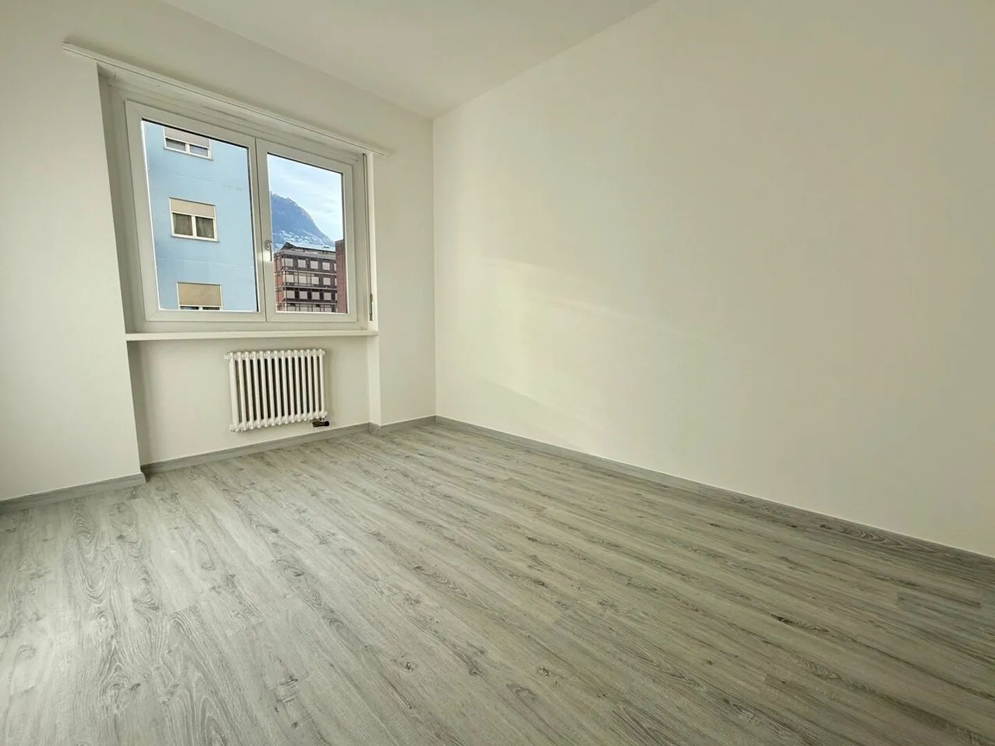 Apartment for rent - Photo 2 of 8