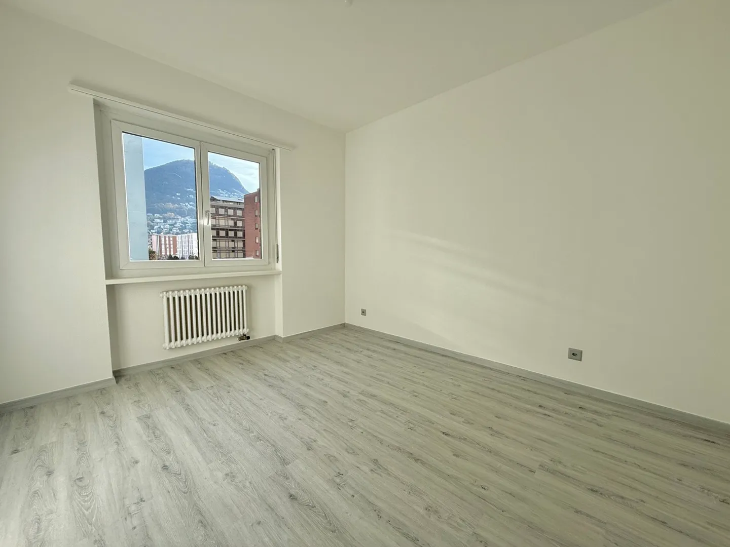 Apartment for rent - Photo 4 of 8