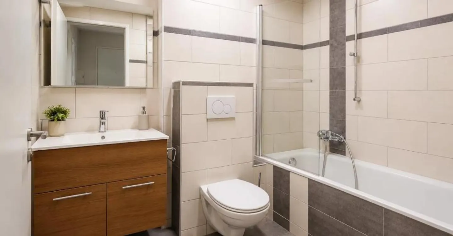 Appartement rénové, excellente lumière - Photo 4 sur 4