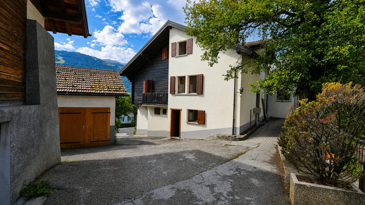 Casa di villaggio con diversi appartamenti e annessi - Foto 5 di 13
