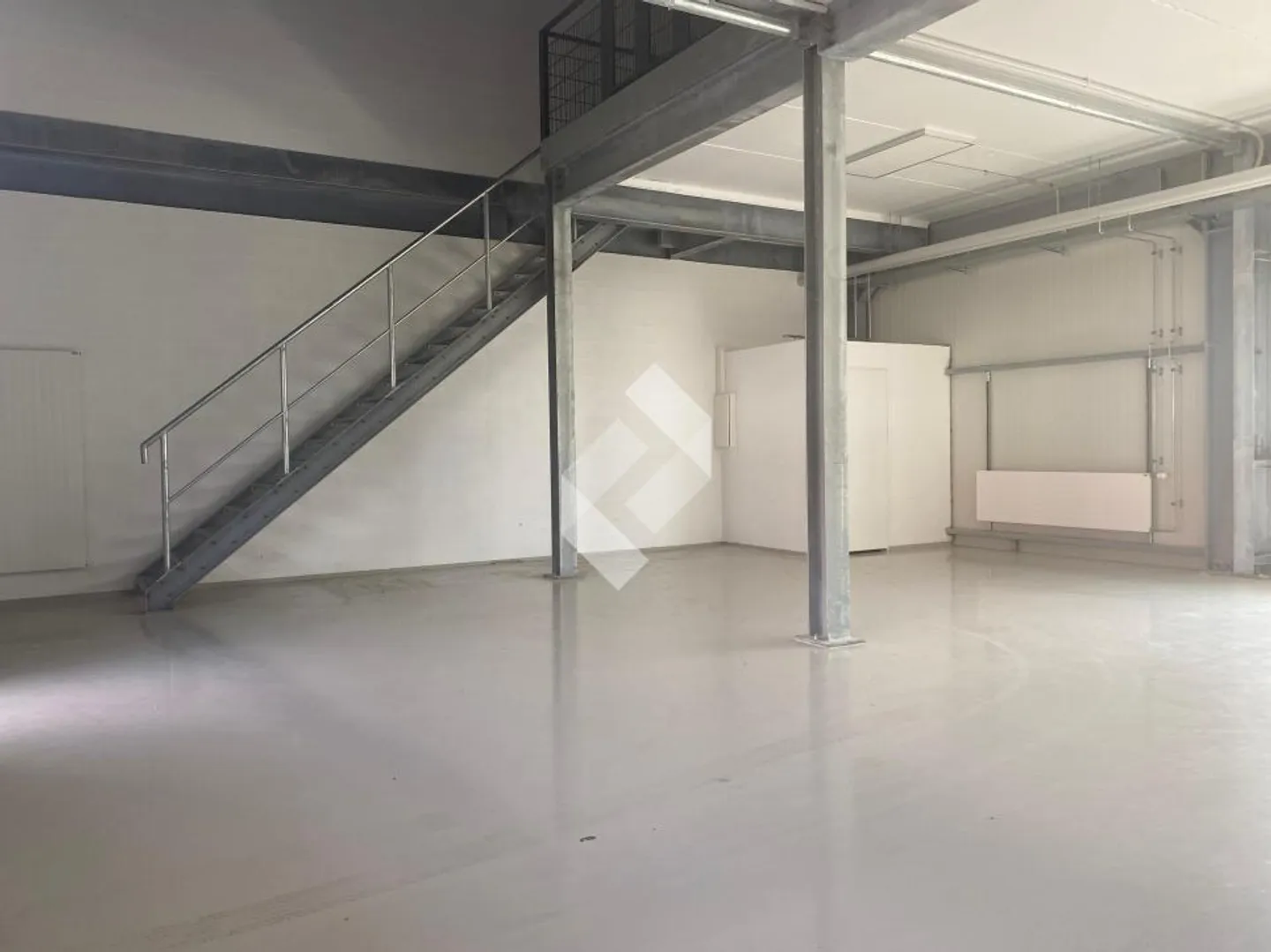 Office space for rent - Photo 3 of 11