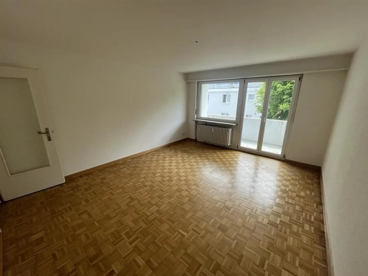 ATTRACTIVE 4.5-ROOM APARTMENT IN A QUIET LOCATION IN REINACH - Photo 5 of 10