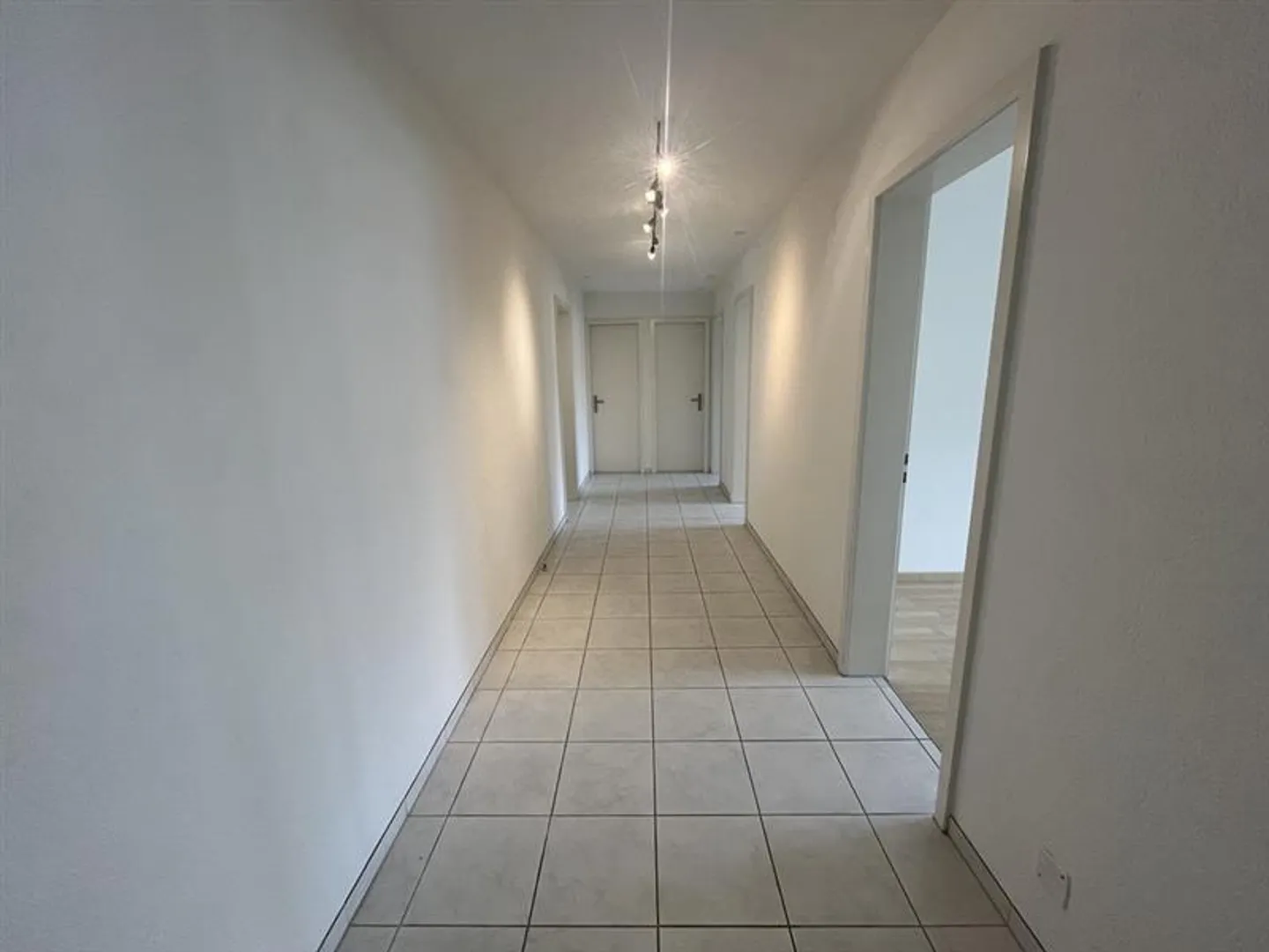 ATTRACTIVE 4.5-ROOM APARTMENT IN A QUIET LOCATION IN REINACH - Photo 10 of 10