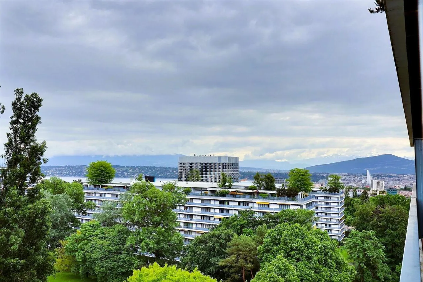 Superb apartment on a high floor with a pool in occupied life annuity without rent - Photo 11 of 16