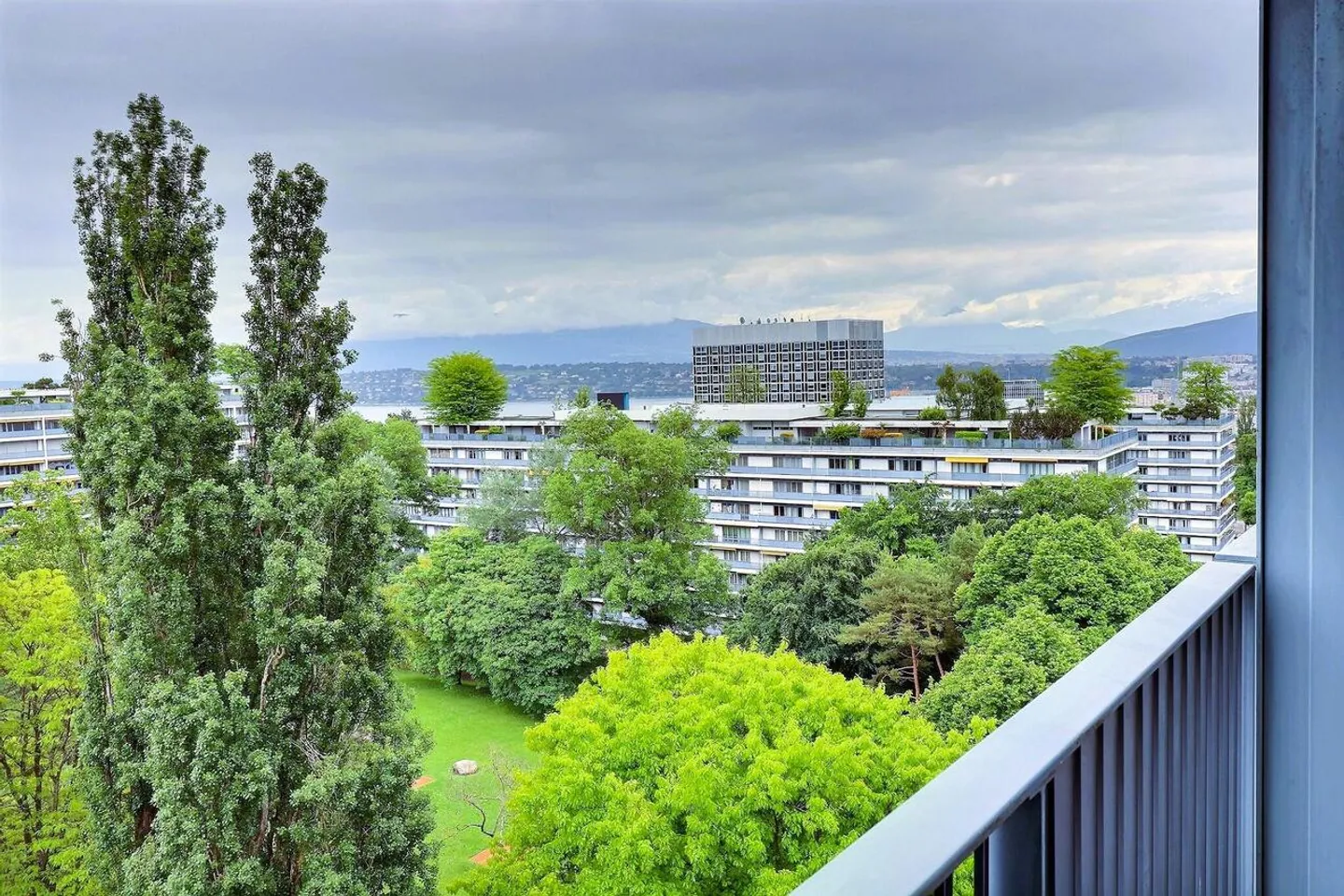 Superb apartment on a high floor with a pool in occupied life annuity without rent - Photo 12 of 16