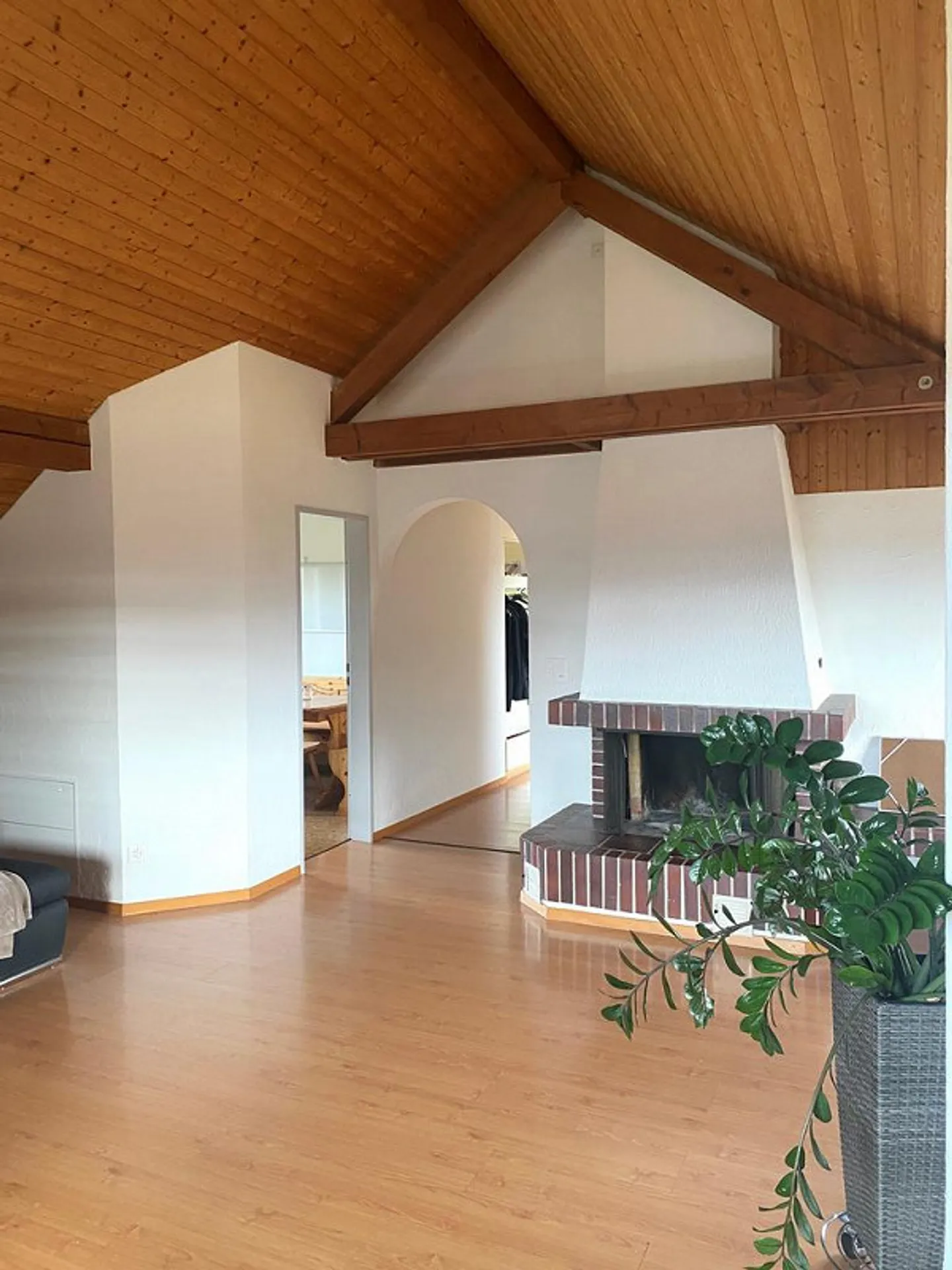 Immense appartement sous les combles - Parfait pour les familles ! - Photo 1 sur 8