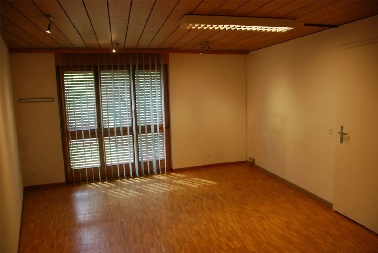 Büroräumlichkeiten im EG mit Sitzplatz (2Zimmer) - Photo 2 sur 7