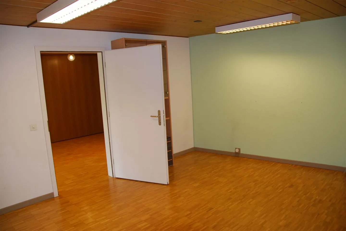 Büroräumlichkeiten im EG mit Sitzplatz (2Zimmer) - Photo 3 sur 7
