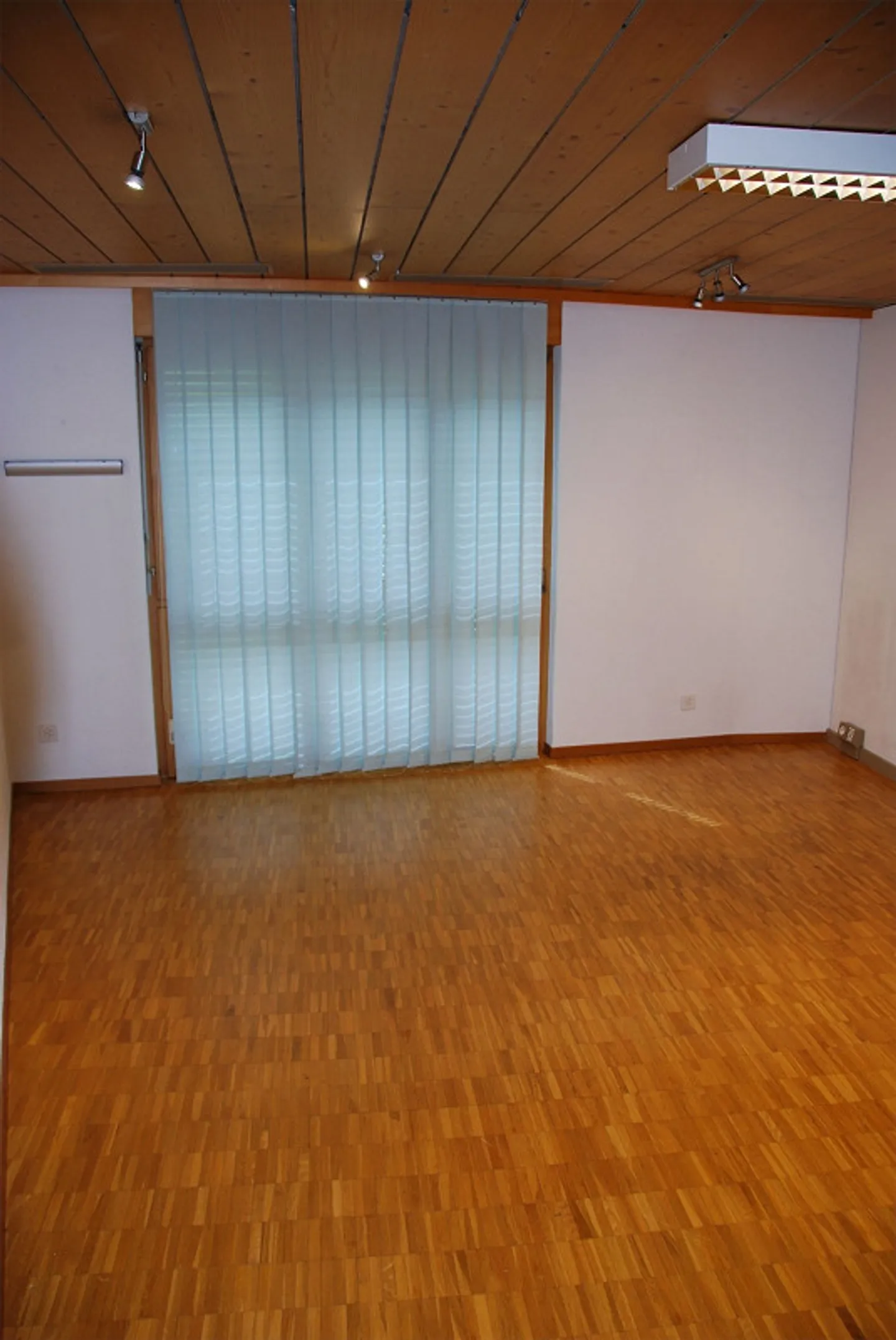 Büroräumlichkeiten im EG mit Sitzplatz (2Zimmer) - Photo 4 sur 7
