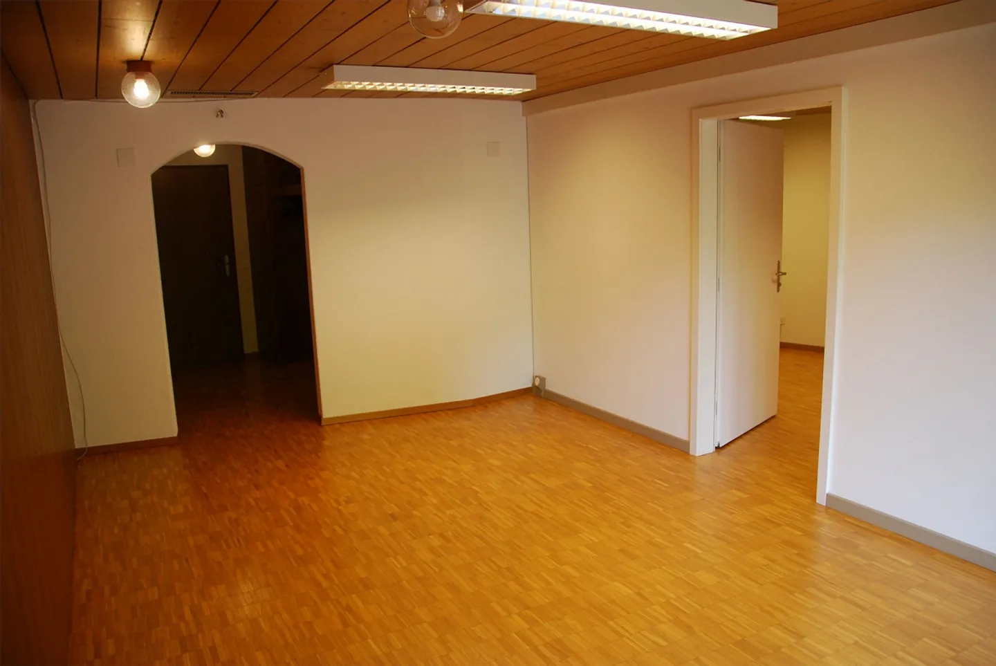 Büroräumlichkeiten im EG mit Sitzplatz (2Zimmer) - Photo 5 sur 7