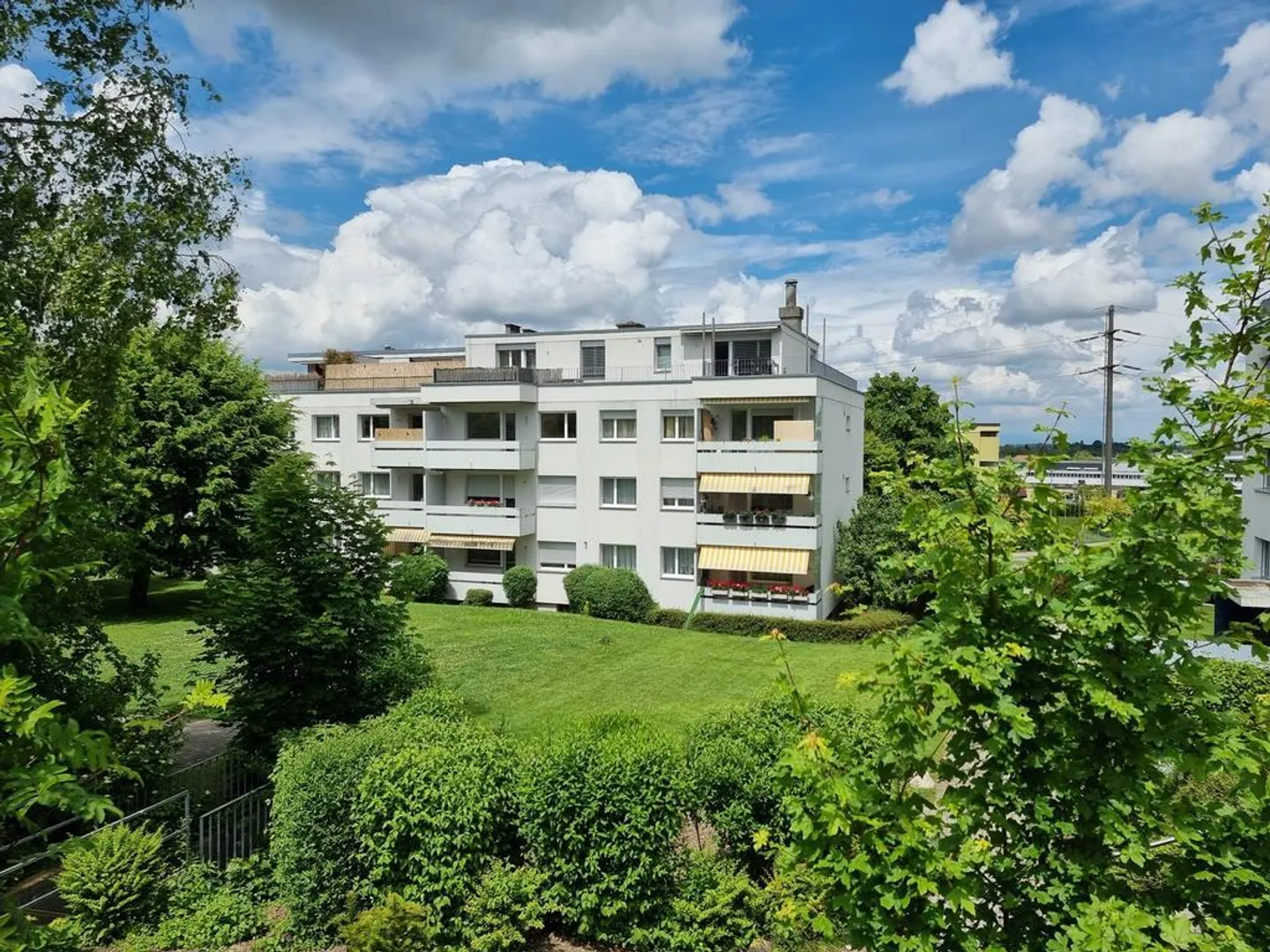Appartement confortable avec grande terrasse sur le toit à usage exclusif ! - Photo 1 sur 11