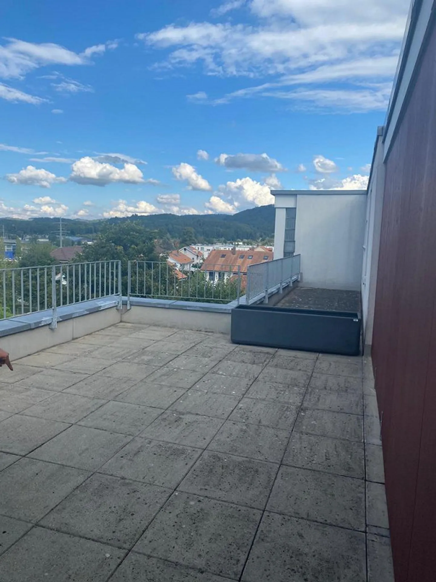 Appartement confortable avec grande terrasse sur le toit à usage exclusif ! - Photo 10 sur 11