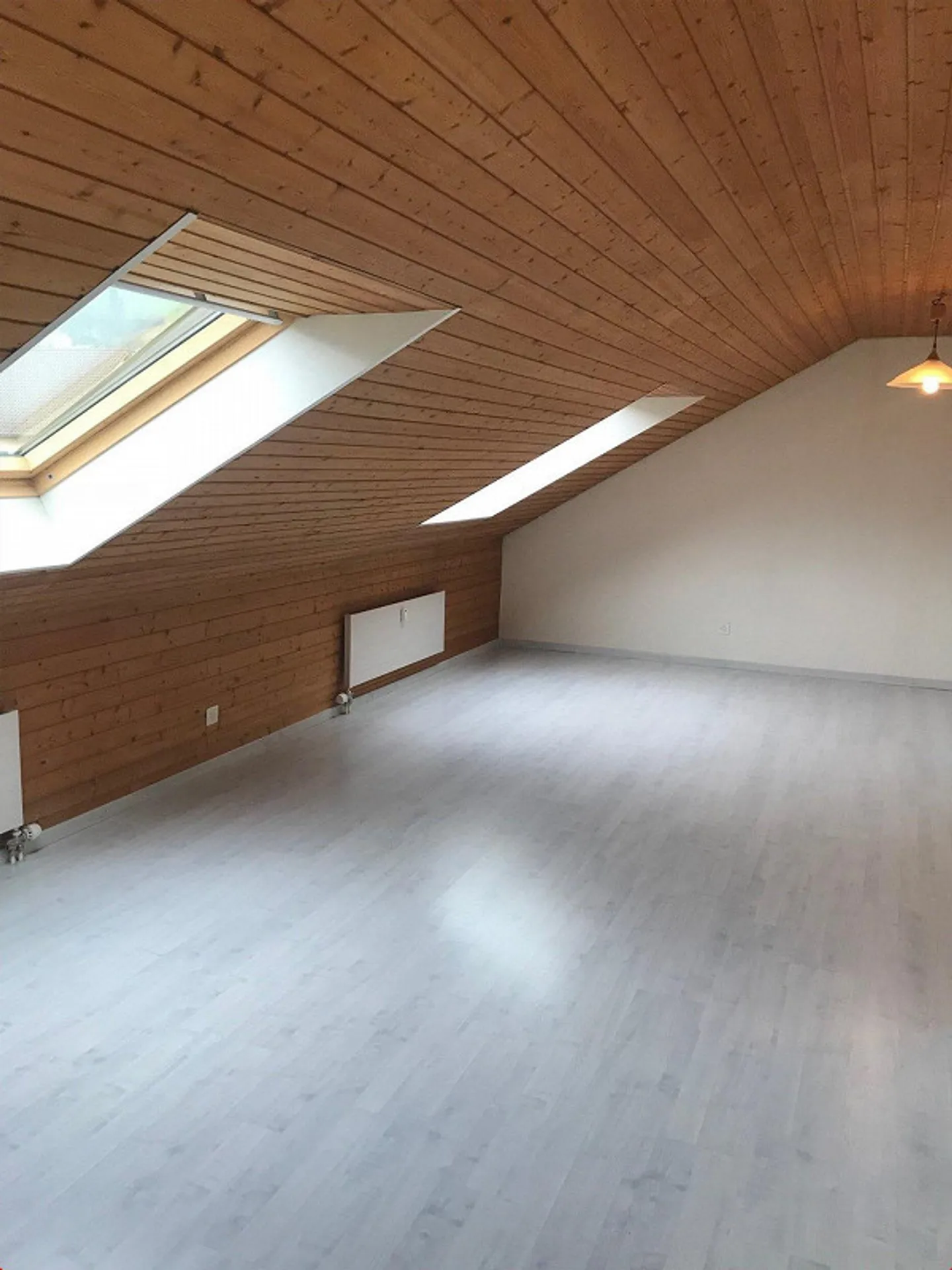 1.0 Room Attic Apartment in Wattenwil - Photo 1 of 8