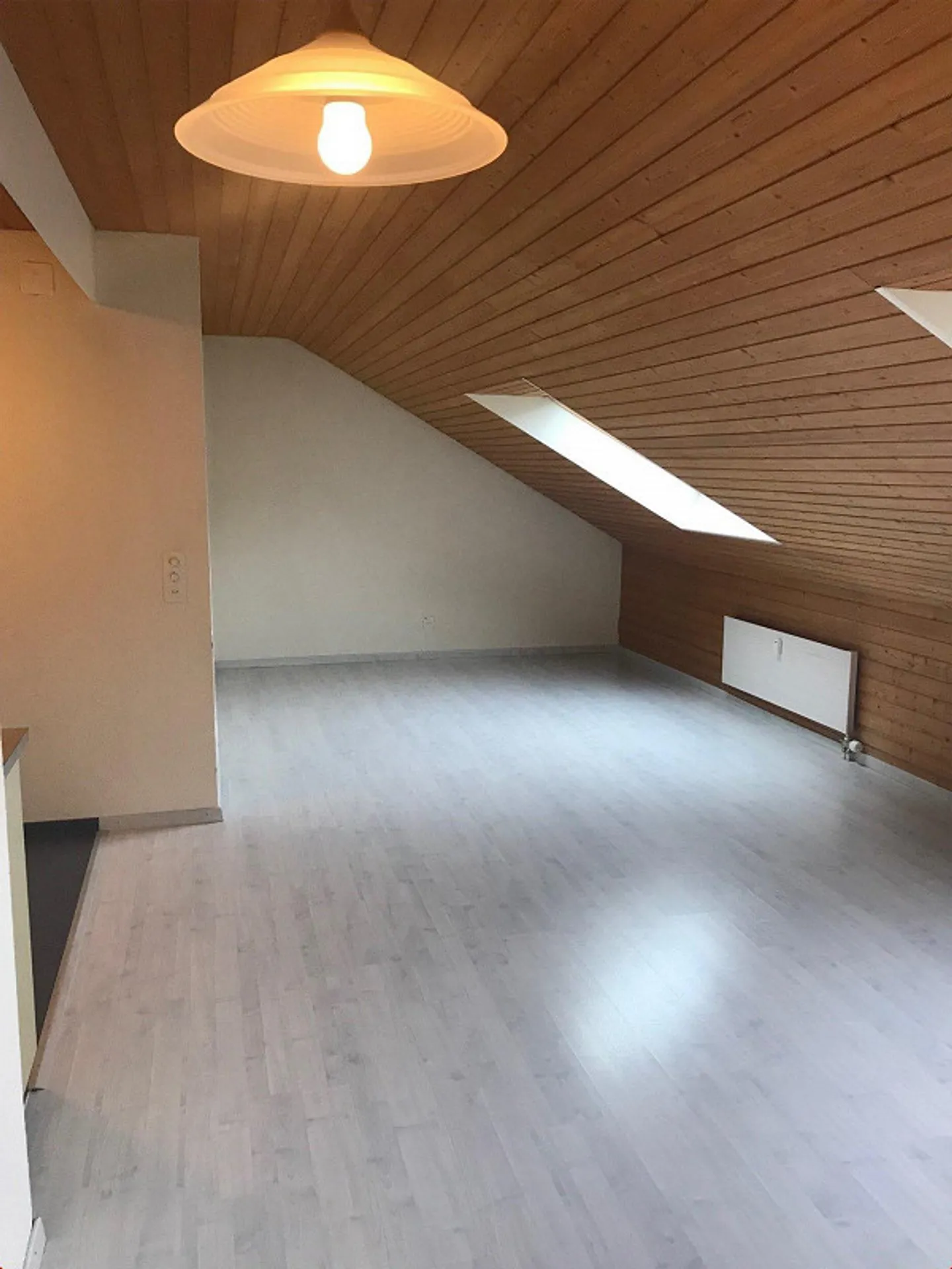 1.0 Room Attic Apartment in Wattenwil - Photo 2 of 8