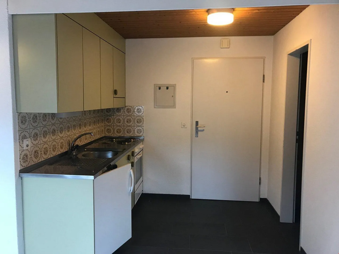 1.0 Room Attic Apartment in Wattenwil - Photo 3 of 8