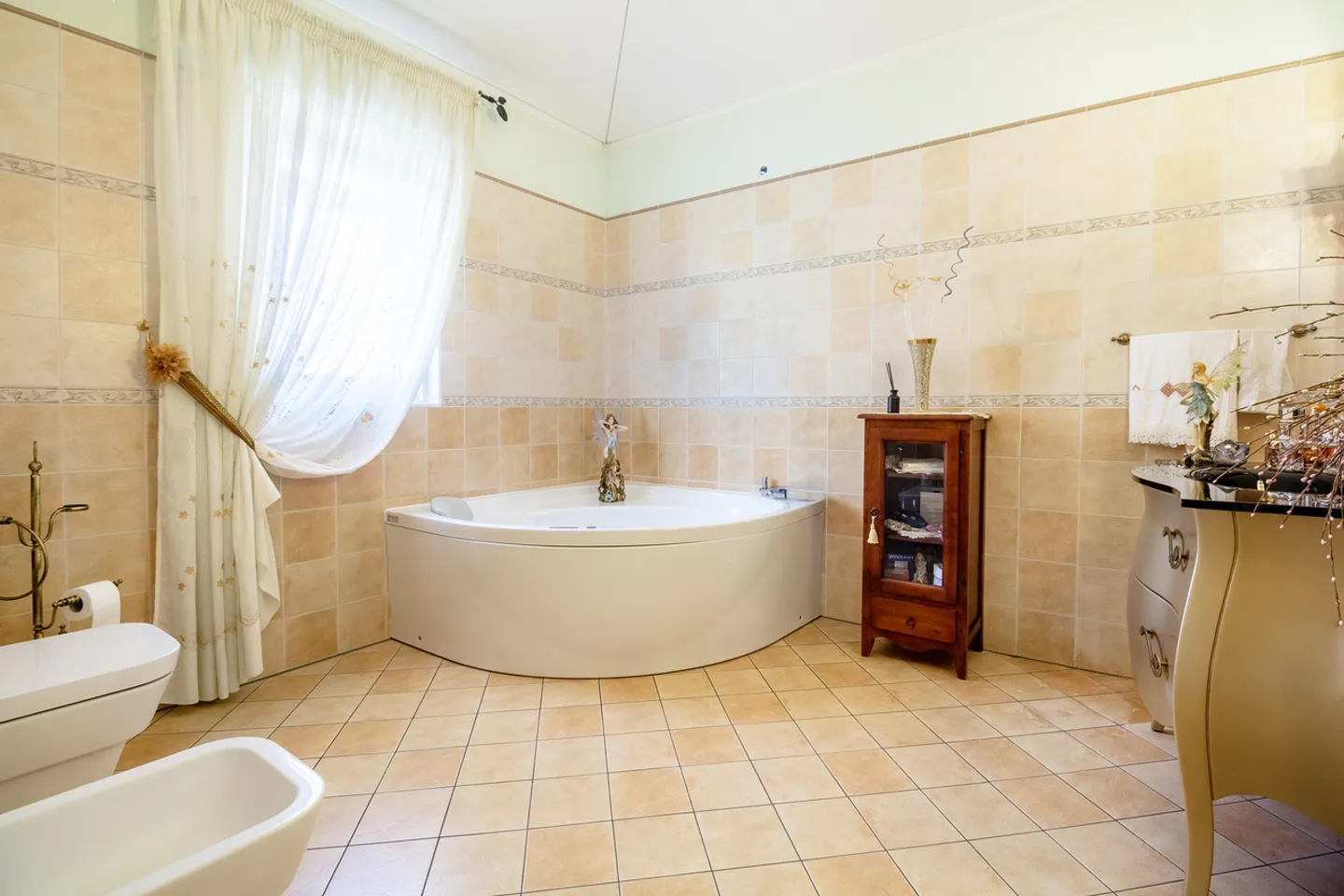Elegante casa unifamiliare con ampio spazio esterno in posizione co... - Foto 5 von 7