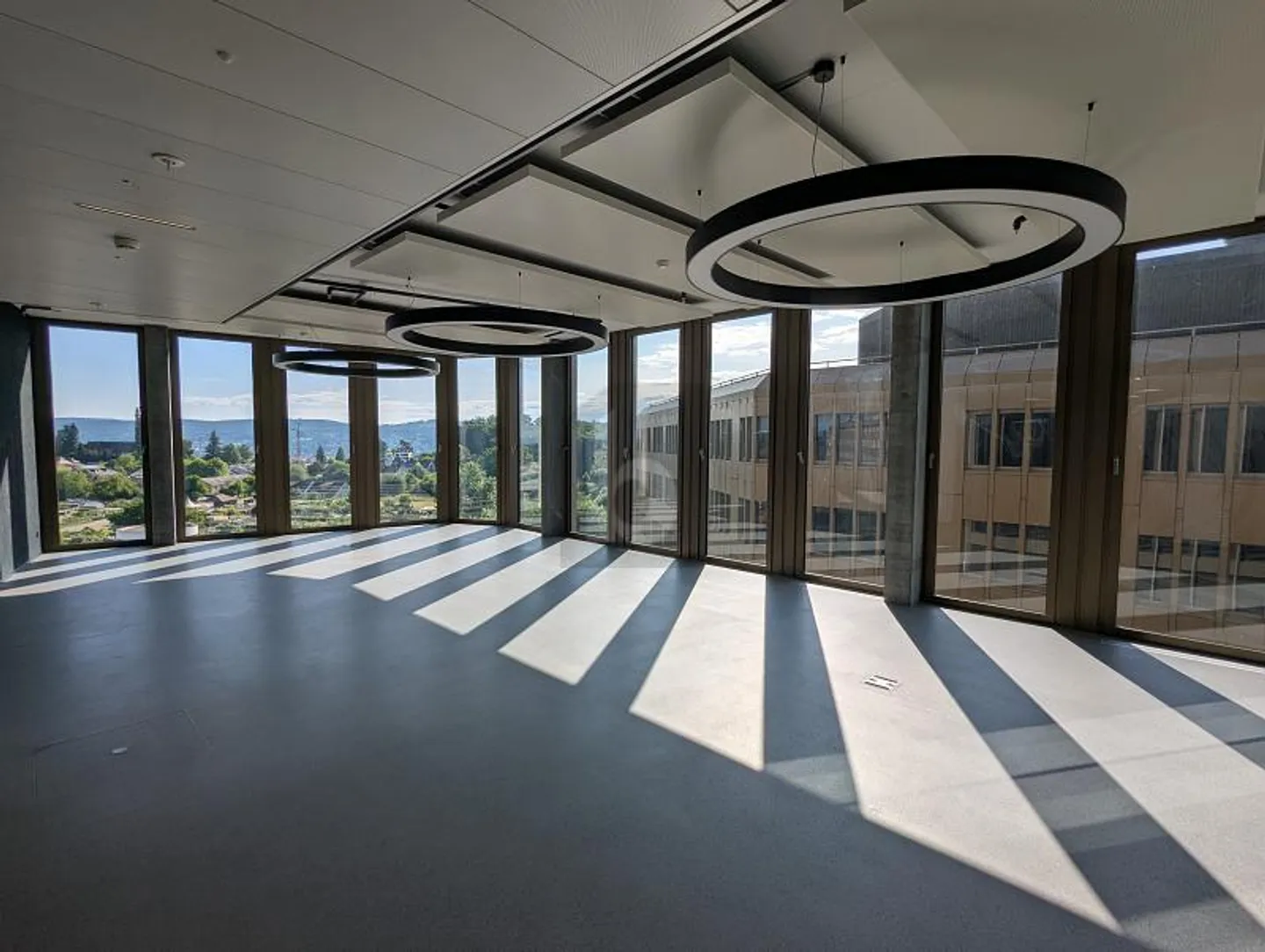 BUSINESSPARK - MODERN UND STEUERGÜNSTIG - Foto 2 von 6