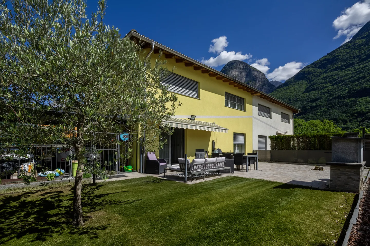 Elegante casa unifamiliare con ampio spazio esterno in posizione co... - Foto 1 von 7