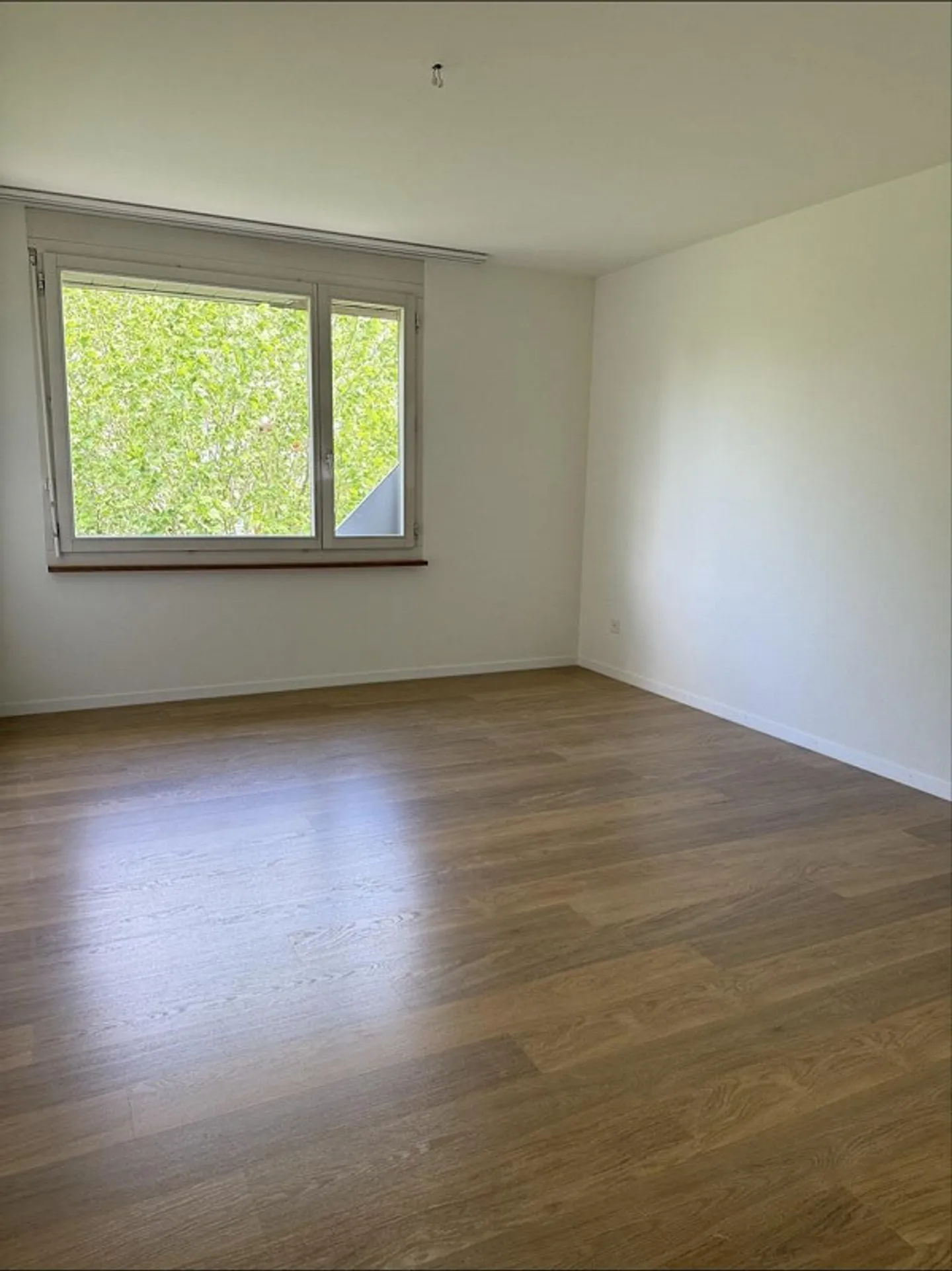 Appartement spacieux de 4,5 pièces dans un emplacement central - Photo 3 sur 7