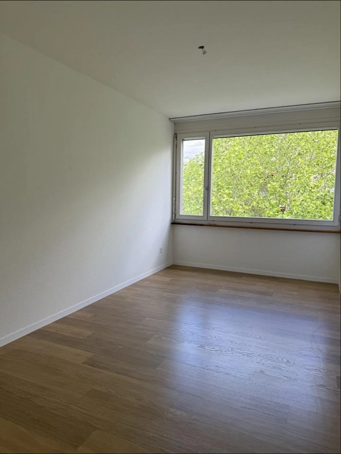 Appartement spacieux de 4,5 pièces dans un emplacement central - Photo 7 sur 7