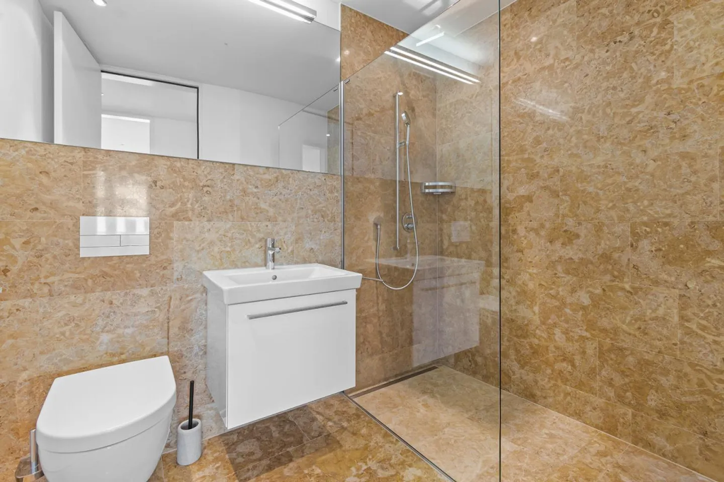 Exclusive City Apartment - Photo 5 of 9